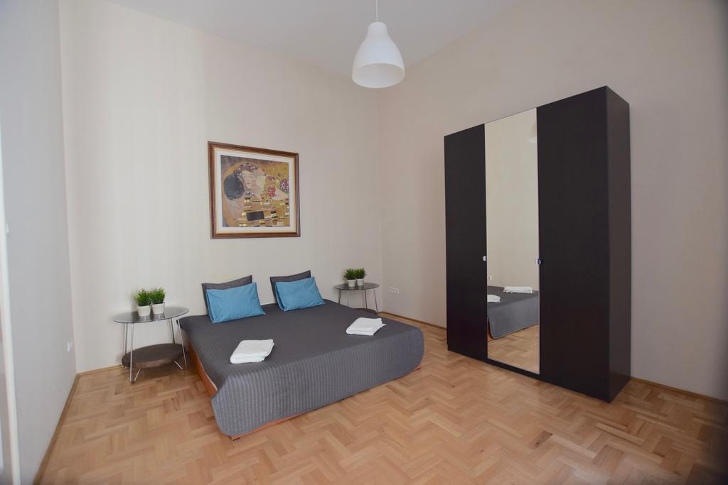 Standard Apartment By Hi5 - Muzeum 5 บูดาเปสต์ ภายนอก รูปภาพ