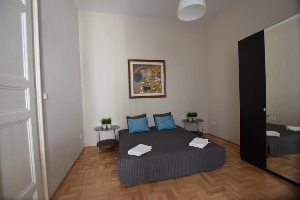 Standard Apartment By Hi5 - Muzeum 5 บูดาเปสต์ ภายนอก รูปภาพ